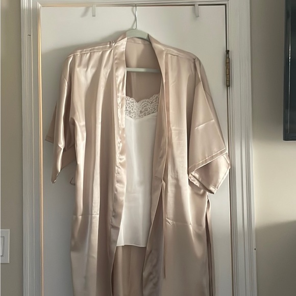 Bridal “Get Ready” Outfit - Picture 2 of 3